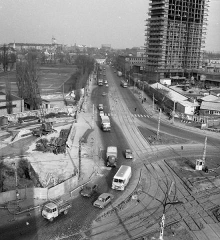 Épül a SOTE Elméleti Tömbje, Budapest, Nagyvárad tér