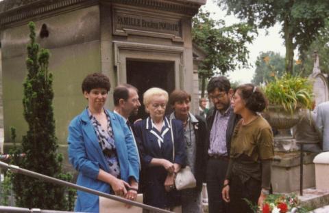 Szilágyi Júlia, Kende Péter, Halda Alíz, Gyenes Judith és Losonczy Anna Nagy Imre és mártírtársai jelképes síremlékének avatásán Párizsban a Pére Lachaise temetőben 1988. június 16-án