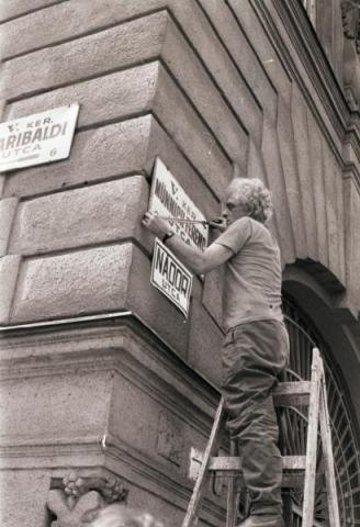 A Magyar Október Párt és a Magyar Radikális Párt akciója: A Münnich Ferenc utca visszakeresztelése Nádor utcává, 1989. július 14. Krassó György