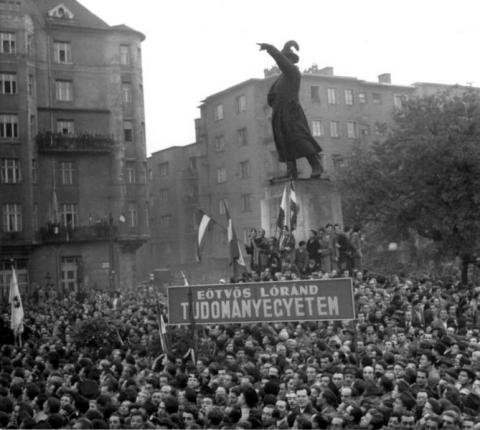 Tüntetők a Bem téren, 1956. október 23.