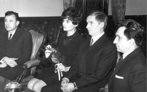 Ebinger Endre és felesége a házassági tanúikkal, 1968