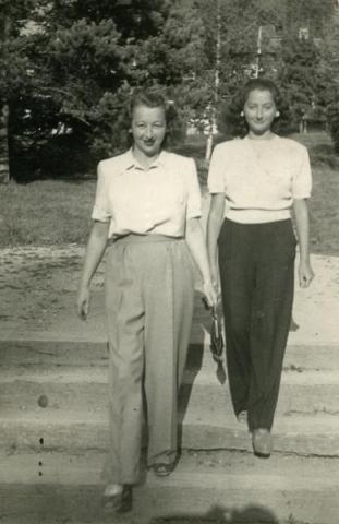 Molnár (Hervé) Jutka édesanyjával 