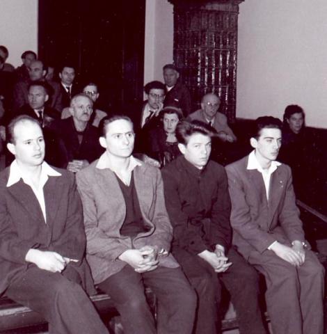 Eörsi István (bal szélen) a tárgyaláson