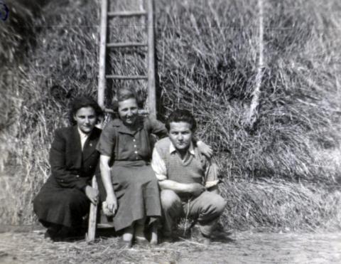 Andorka Rudolf és édesanyja a kitelepítés idején