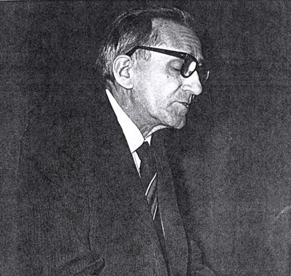 Lambrecht Miklós előad 1986-ban