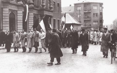 Tüntetők Miskolcon, 1956. október 25.