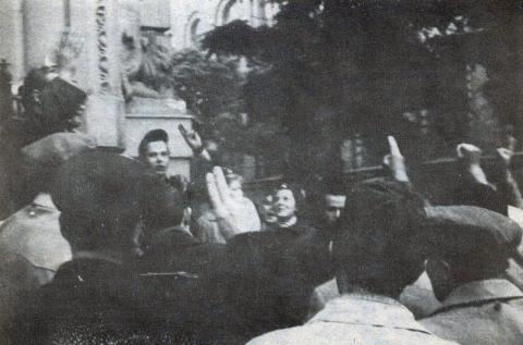 Tüntetés a győri Városháza előtt, 1956. október 25.