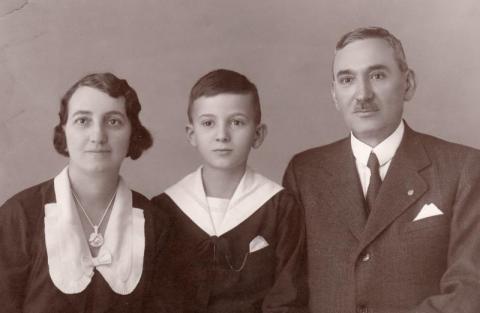 Batár Attila és a szülei, 1934