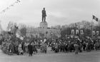 Május 1-jei felvonulás a Sztálin szobornál