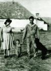 Bálint György feleségével, Annával és kisfiával, Jánossal
