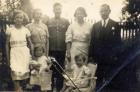 Kaszly Zsuzsanna édesapja és édesanyja (középen) és két lányuk, Zalaegerszeg, 1934