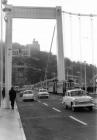 Forgalom az újonnan felavatott Erzsébet hídon